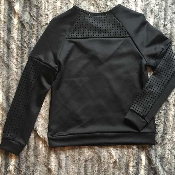 NWT Fabletics "Tilly" Black Sweatshirt Size Medium - Picture 3 of 8